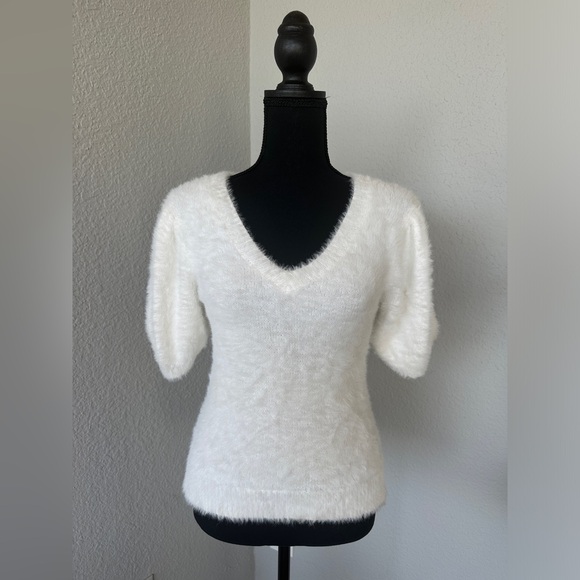 525 America Soft Fuzzy White Short Sleeve Sweater - Picture 5 of 16